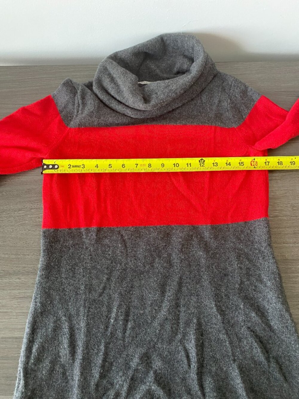 Athleta Colorblock Turtleneck Sweater Gray Red Size Medium Cozy Knit Tunic - Picture 4 of 7